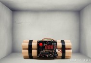 收到炸弹包裹被炸伤,央视曝光我军无人破障艇投掷的爆破弹距离很近，是否会炸伤艇身？