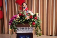 机构老师帮学生洗脚,柳影小学怎么样，听学校学生反映，有个叫赵玉姝的老师上课时还让学生给捶背，经常在课堂上洗脚什么的？