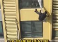 男孩从22楼窗台坠落,22楼窗户在北面屋里有阳光吗？
