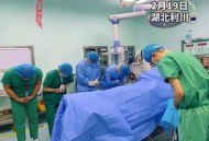 35岁民警因公牺牲,35岁民警因公牺牲 送别现场妻子震撼举动令人心 如刀割