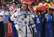 神舟二十一号发射,21年10月16日搭载神舟13号载人飞船的长征二号什么三名航天员送入太空？