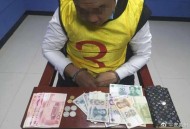 老人将肉塞裤裆盗走,