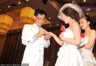 老人送房求认干女儿,没结婚能不能认干女儿？