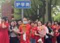 考生爸爸穿旗袍送考,送考家长穿什么衣服？