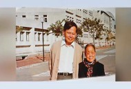 杨振宁留的8个字,杨振宁生平事迹50字？