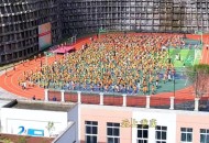 小学将操场建楼顶上,昆明一小学建“空中操场”，学生都去楼顶运动了，你怎么看？