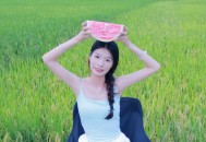 游客踩稻田跳舞拍照,鸭子为什么不踩稻田？