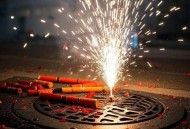 烟花燃爆汽车被炸飞,烟花燃爆汽车被炸飞的视频