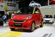 商场展车撞入手机店,2022年贺岁片？