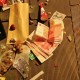 老太捡垃圾堆满小区,小区老奶奶以拾垃圾为理由经常偷东西，保安抓住怎么处理？