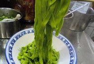 一碗管饱面全网爆火,10元一碗面利润？