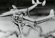 飞机坠毁机组全遇难,两架飞机由于航空管制员的失误在空中相撞可能么？