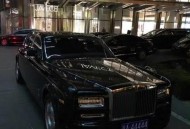 撞劳斯莱斯只赔200,“劳斯莱斯女司机”200万租用京A号牌！你怎么看？