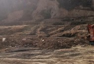 无人岛现巨大垃圾坑,株洲一小区物业撤离后垃圾成堆无人清理，是何原因造成如此恶果？