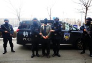 潜逃29年嫌犯落网,男子在中山杀害29岁女友分尸，潜逃半月在出租屋被抓；警方通报：因感情纠纷，嫌犯流窜异地抛尸掩人耳目。你怎么看？