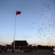 北京大街小巷挂国旗,北京天安门升降国旗每天是几点钟？