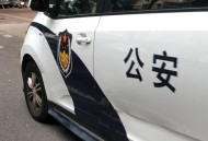 2警车违停被贴罚单,警车可以违停吗？