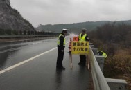 广东冷到结冰了,广东到广西路面结冰吗？