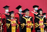 初中文凭娶美国博士,什么样的男人敢娶女博士？