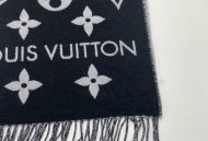 打翻奶茶用围巾擦净,lv羊毛围巾真假鉴定？