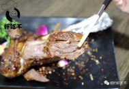 牛从屋顶坠下砸死人,牛从房顶跳下的原因？