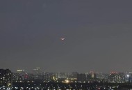 多地现不明飞行物,在新疆能看到国际空间站吗?有一个飞行物，只要我想看，随时都能见到它，它为什么会一直在? 求高人解答？