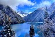 九寨沟初雪后如仙境,九寨沟什么时候去是下雪的? 九寨沟初雪后如仙境,九寨沟什么时候去是下雪的?