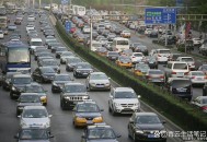 36车道挤满返程大军,沪渝高速迎来返程高峰，部分路段应急车道可通行, 你怎么看？