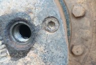 被反锁浴室内数小时,卫生间门反锁滑丝了怎么办？