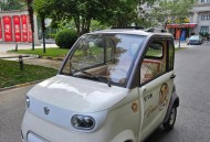 5人把代步车开上高速,5万块钱的代步汽车，可以上高速公路嘛？