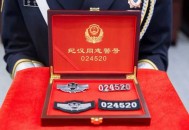 用英烈警号诈骗被拘,子女可以继承父母的警号吗？