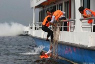 威海渔船沉没8人失联,威海渔船员工作怎么样？