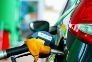 加满1箱油少花10元,汽车油加满,过了一晚上,油表盘显示少了将近10升的油,怎么回事？