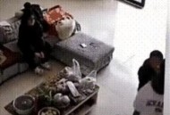 男子殴打93岁母亲,男子殴打93岁母亲视频