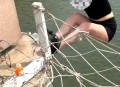 水泥杆倒下砸死女孩,水泥杆倒下砸死女孩视频