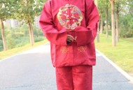 老外扎堆寿衣店试穿,外国人穿寿衣 老外扎堆寿衣店试穿,外国人穿寿衣