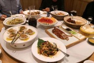 连续10年请老人吃饭,到了新单位要不要请老领导吃饭？