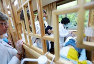 外国人组团学中医,外国人到中国来学中医，需要生物成绩吗？