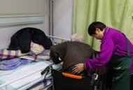 护工在重症室抽烟,护工在重症室抽烟怎么处理