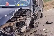 男子开车碰撞致5人伤,男子开车碰撞致5人伤残