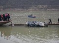 大巴坠河致1死44失踪,44座大巴车宽？