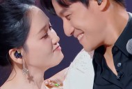 姐弟恋一年花近50万,50岁姐弟恋的电影？