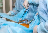 看教程做手术致死亡,某医生说：急诊手术不需要评估，有麻醉师就行，结果手术导致病患死亡，你认为这样对吗？