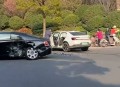 短跑运动员车祸身亡,成都一辆劳斯莱斯车祸死者为两位老人，事故现场距离家门口仅百米。这事你怎么看？