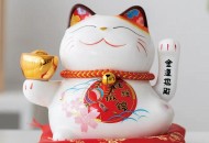 招财猫进店接到客人,别人送你招财猫是什么意思？