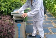 公园摆3桶供人小便,老大爷公园里大小便怎么办？