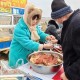 摆摊卖瓜铺满半条路,摆摊卖瓜子图片