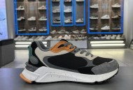 装铭牌嘲讽前总统,总统慢跑鞋是什么品牌？