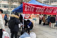 求废瓶学生拒收捐款,收废品捐款很多大学生的那个老人叫什么