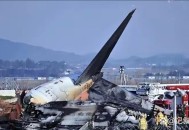 一客机在韩降错机场,客机在韩国坠毁